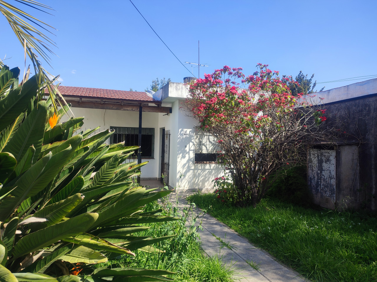 OPORTUNIDAD CASA 3 AMB A 30 MT DE PUEYRREDON JOSE C. PAZ SOBRE TERRENO DE 300MT2